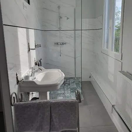 Hotel Restaurant Du Commerce 2*